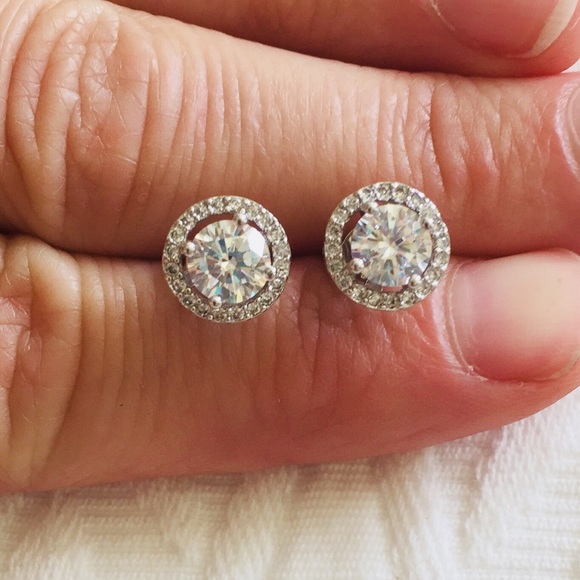 Cubic zirconia halo earrings - Picture 4 of 4